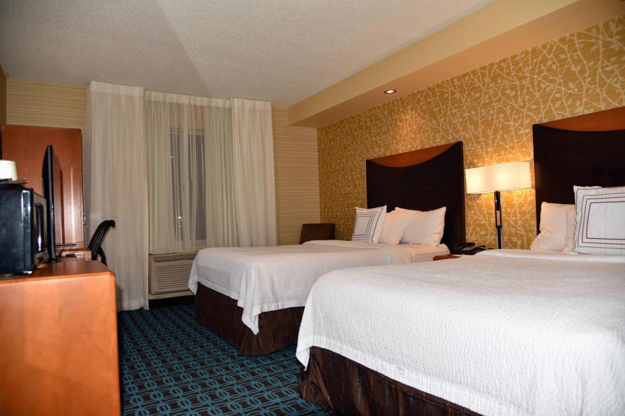 Fairfield Inn Hartford Airport Вінсор-Локс Екстер'єр фото