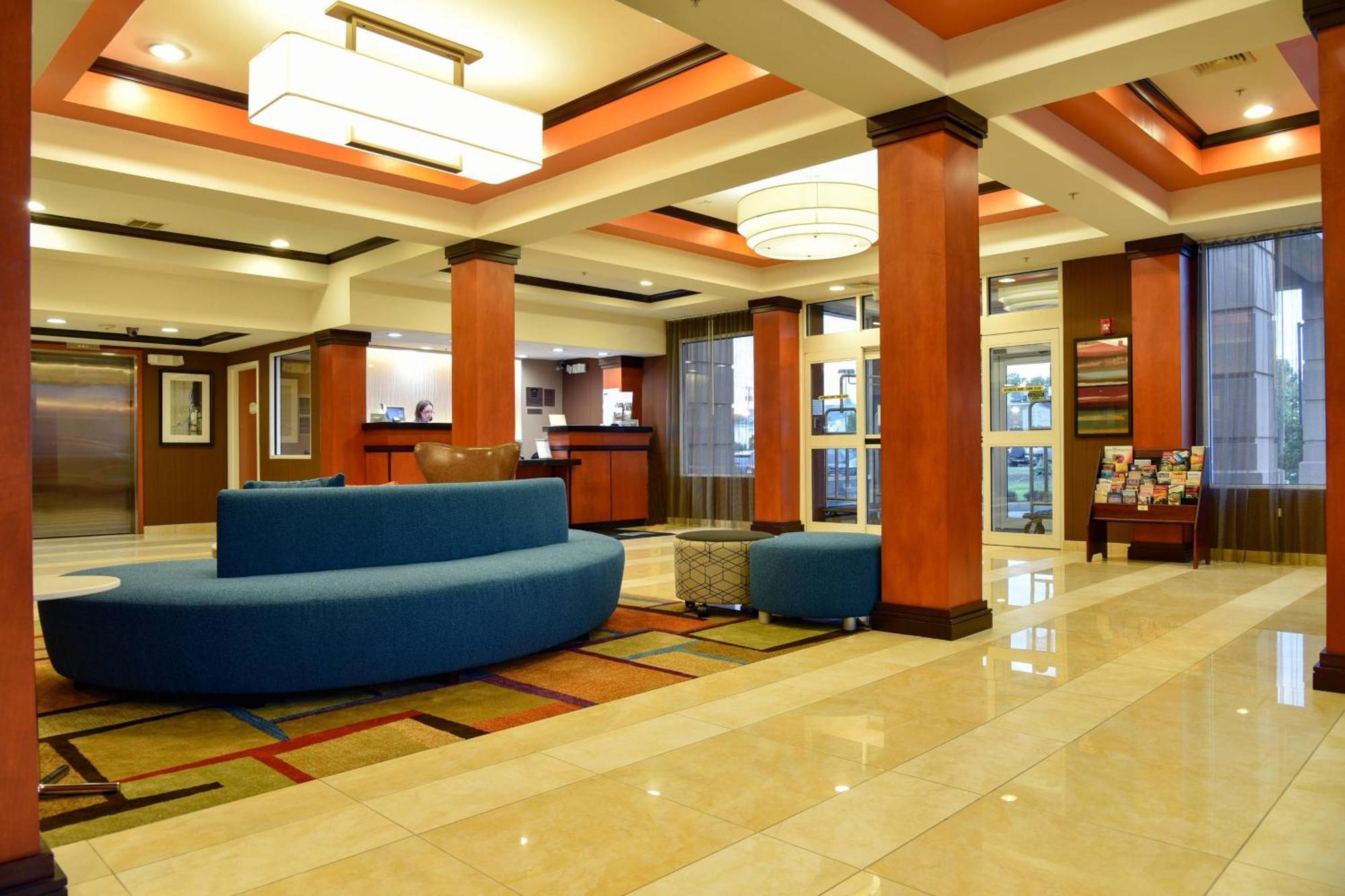Fairfield Inn Hartford Airport Вінсор-Локс Екстер'єр фото