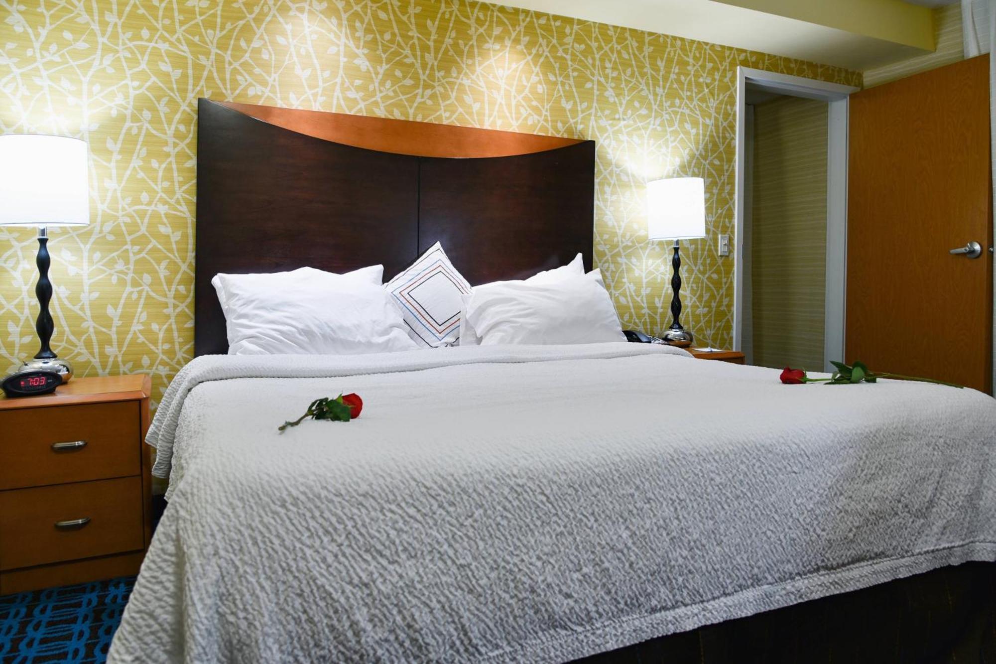 Fairfield Inn Hartford Airport Вінсор-Локс Екстер'єр фото