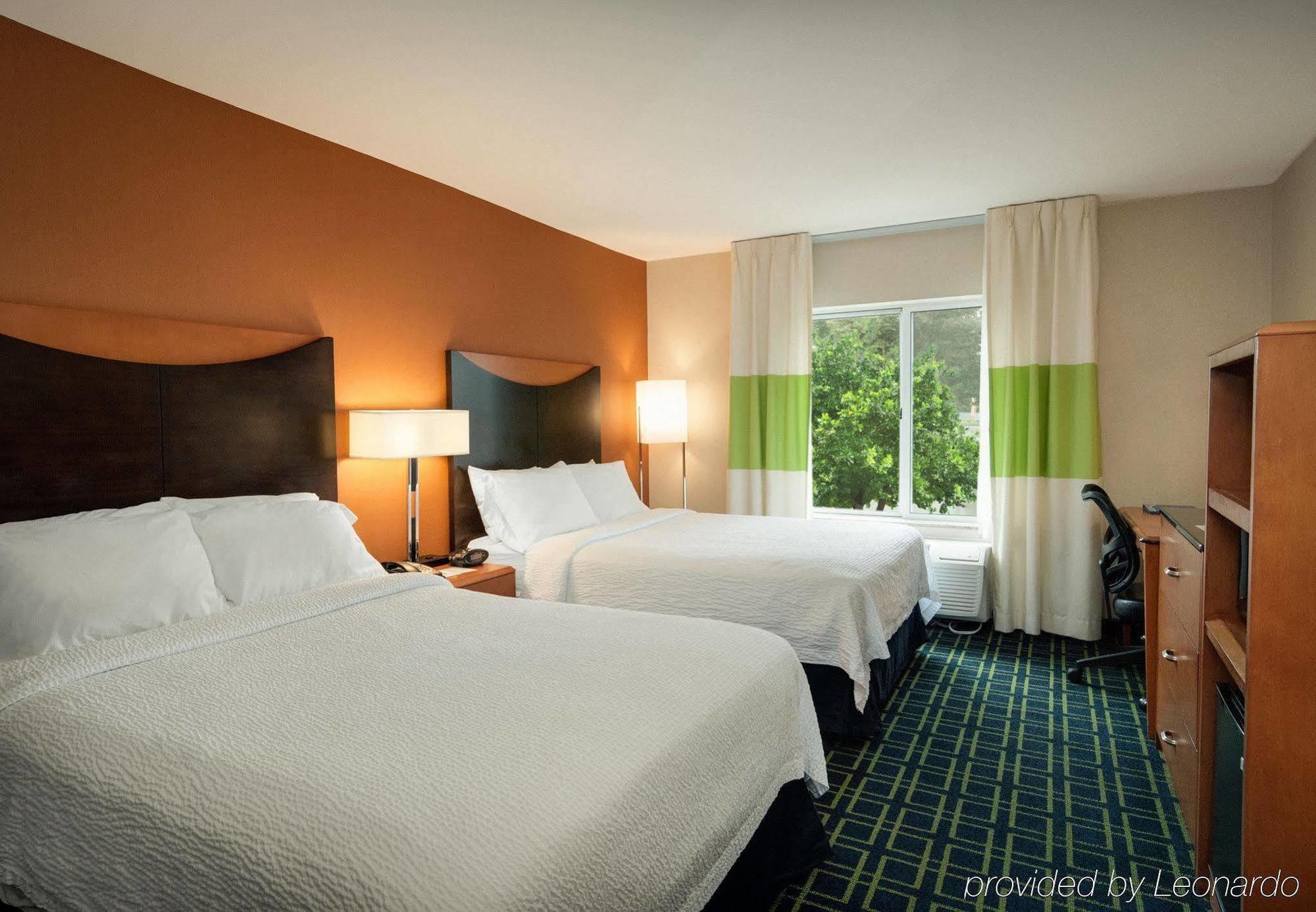 Fairfield Inn Hartford Airport Вінсор-Локс Екстер'єр фото