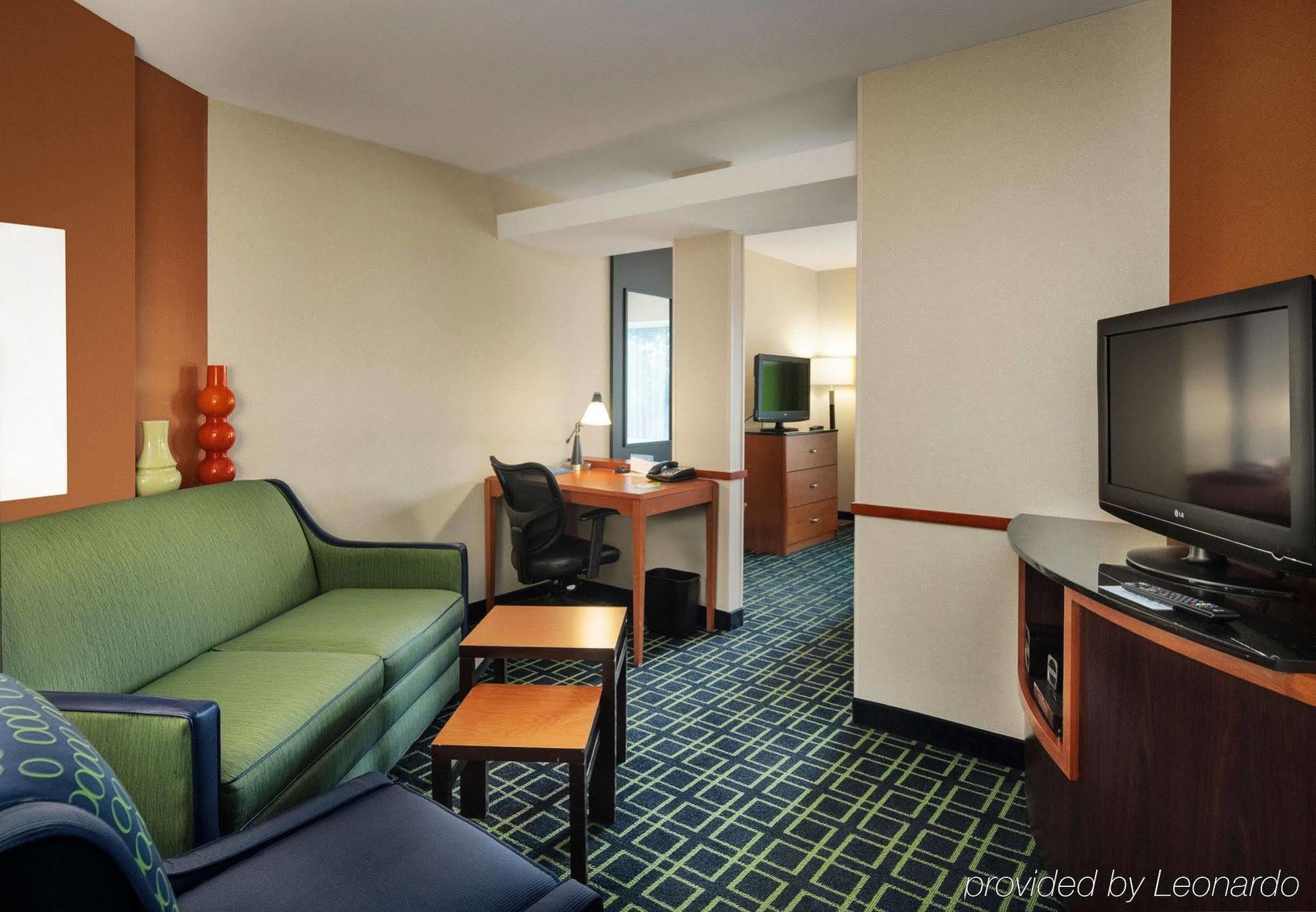 Fairfield Inn Hartford Airport Вінсор-Локс Екстер'єр фото
