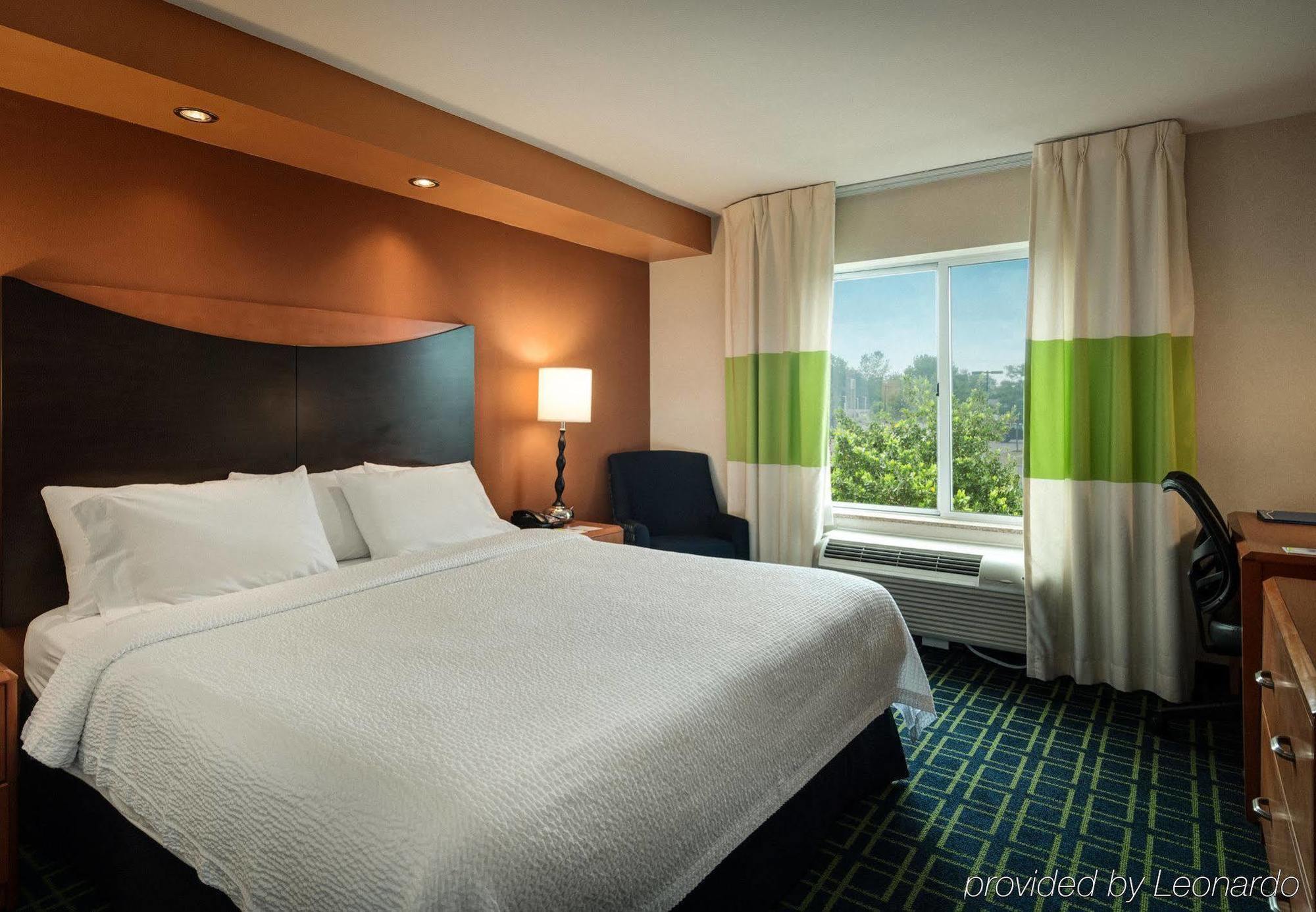 Fairfield Inn Hartford Airport Вінсор-Локс Екстер'єр фото