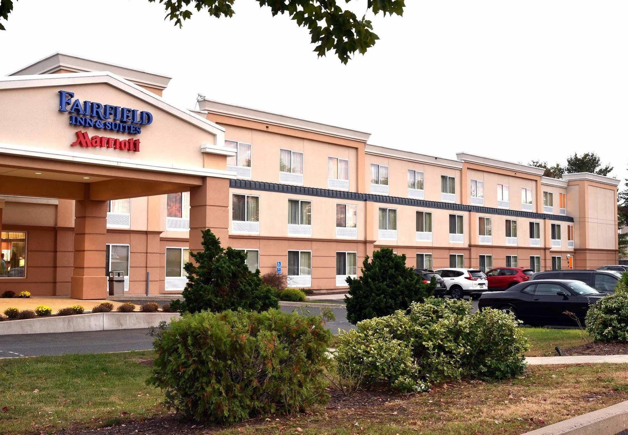 Fairfield Inn Hartford Airport Вінсор-Локс Екстер'єр фото