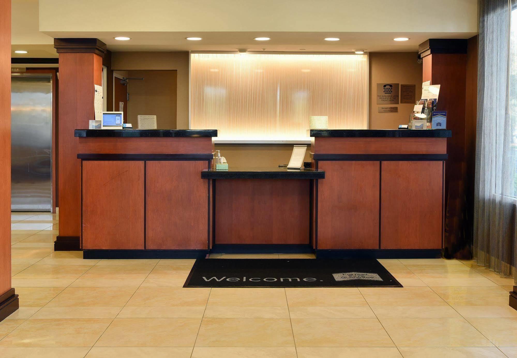 Fairfield Inn Hartford Airport Вінсор-Локс Екстер'єр фото