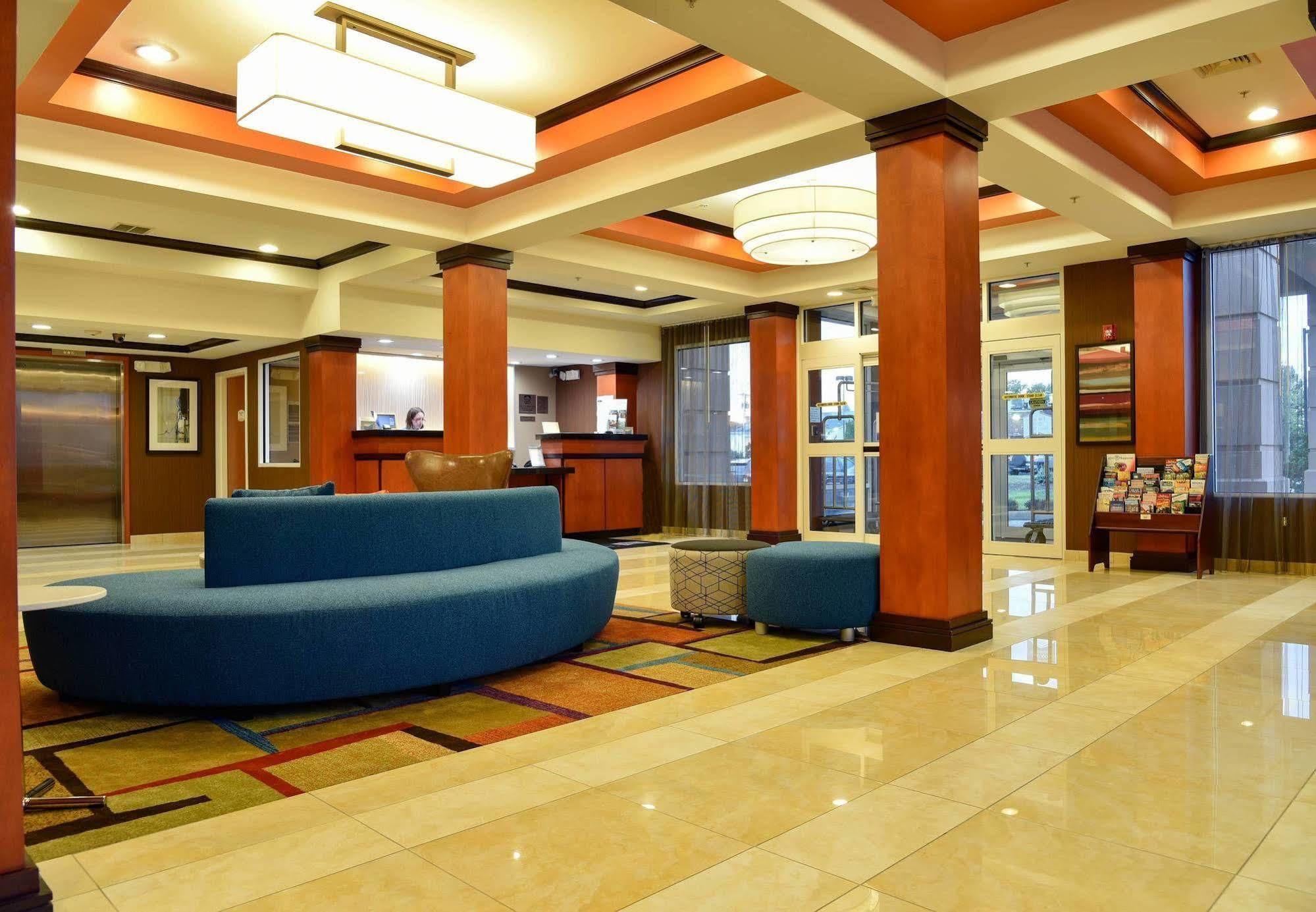 Fairfield Inn Hartford Airport Вінсор-Локс Екстер'єр фото